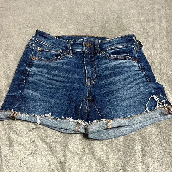 💛 American Eagle MIDI shorts - Picture 1 of 5